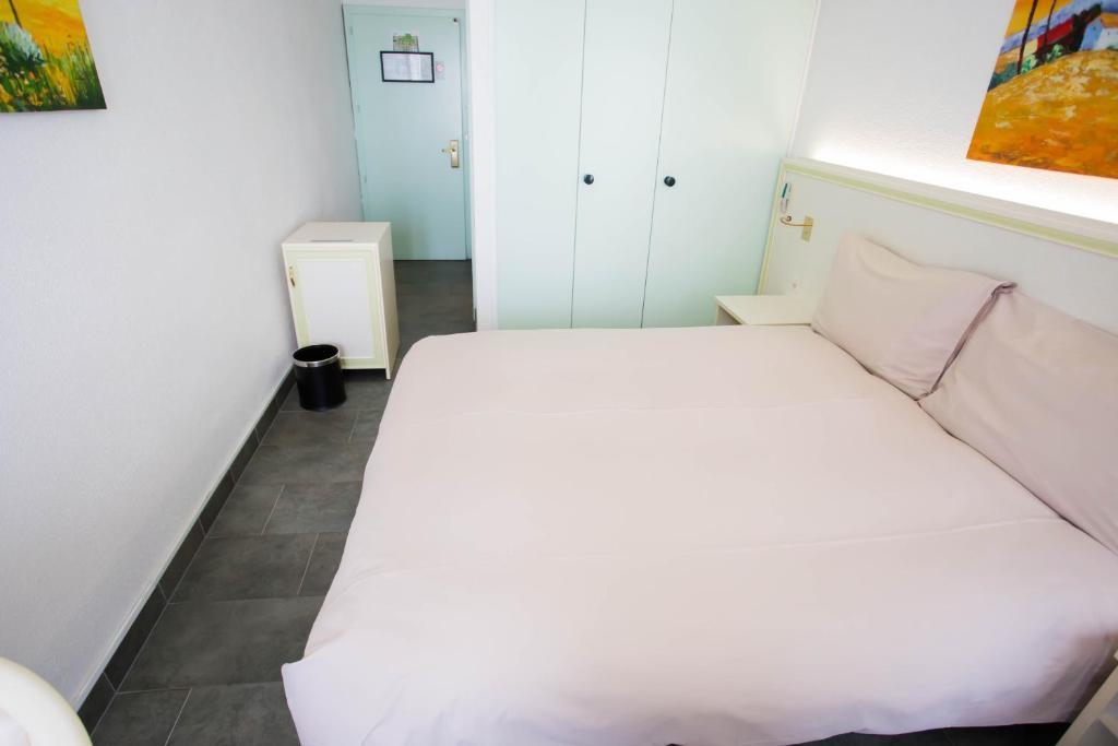Hotel Du Port Villeneuve Room photo
