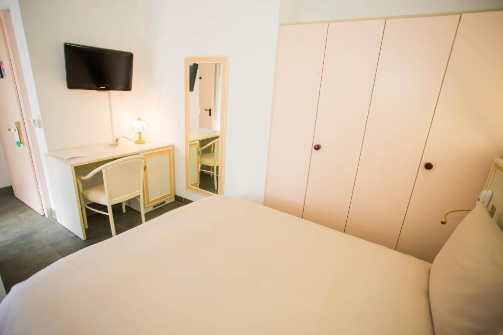 Hotel Du Port Villeneuve Room photo